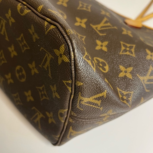 Louis Vuitton Neverfull MM Monogram - Picture 10 of 16